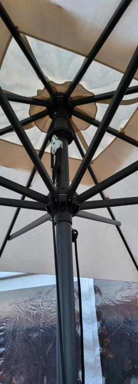 armature aluminium parasol noir pour restaurant